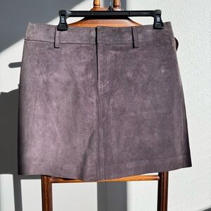 Womyn 100% Genuine Suede Leather Skirt – Size 8 – Deep Blackberry Plum